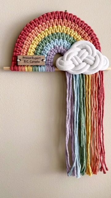 Diy Macrame Plant Hanger Easy, Macrame Baby, Hand Knitting Diy, T Craft, Macrame Plant Hanger Tutorial, Crochet Mat, Boho Crafts Diy, Rainbow Macrame, Macrame Owl