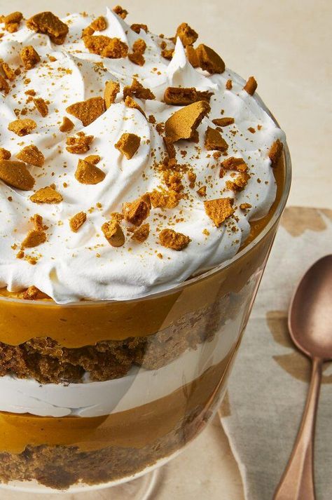 Pumpkin Gingerbread Trifle Paula Deen, Pumpkin Spice Cake Trifle, Gingerbread Pumpkin Trifle, Gingerbread Triffle Desserts, Pumpkin Toffee Crunch Trifle, Triffle Desserts Pumpkin, Gingerbread Triffle Recipes, Ginger Bread Trifle Desserts, Pumpkin Gingerbread Trifle