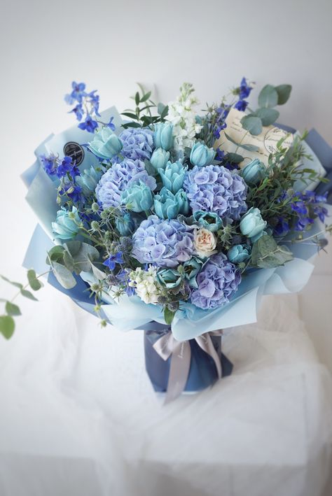 Hydrangea Wallpaper, Blue Flowers Bouquet, Flower Boquet, Boquette Flowers, Flowers Bouquet Gift, Nothing But Flowers, Blue Bouquet, Spring Bouquet, Flower Therapy