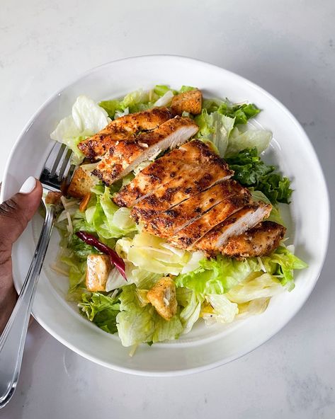 Chicken breast on top of a salad Chicken Breast Recipes For Salad, Chicken Sauteed Recipes, Rotisserie Chicken Breast Recipes, Sautéed Chicken Breast, Low Cal Chicken Breast Recipes, Chicken Breast For Salad, Chicken Breast Salad Recipe, Simple Chicken Breast Recipes, Salad With Chicken Breast