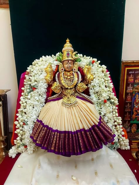 Ma Durga Images For Dp, Lakshmi Sarees, God Temple, Lakshmi Idol, Hindu Statues Goddesses, Varalakshmi Pooja, Pooja Door Design, Face Decoration, Simple Stage Decorations