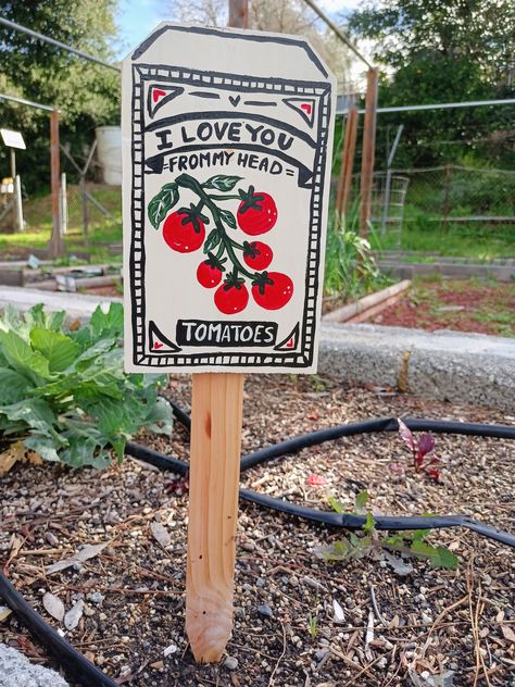 I love you from my head tomatoes! There is nothing like a garden fresh tomato! This wood garden sign is hand painted to look like a seed packet and will add a nice pop of color to your garden. Eating fresh from the garden and farm is the recipe for healthy living. This cute garden sign is hand painted on reclaimed wood in Black and Cream. It is available in 2 sizes, Either 17 inches tall or 12 inches tall.  It looks great in your vegetable, or herb garden, and is perfect for any farm. Item is ma Welcome To Garden Sign, Greenhouse Signs Ideas, Farm Signs Ideas, Plant Signs Diy, Vegetable Garden Decor, Cute Garden Signs, Vegetable Garden Signs, Diy Garden Signs, Garden Signs Diy