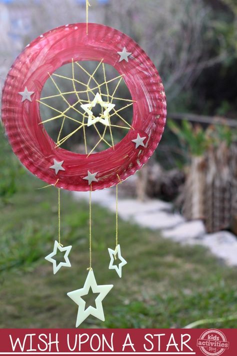 Dark Dream Catcher, Homemade Dream Catchers, Diy Dream Catcher Tutorial, Paper Plate Craft, Paper Plate Crafts For Kids, Arts And Crafts For Teens, Kids Homemade, Dream Catcher Craft, Box Creative