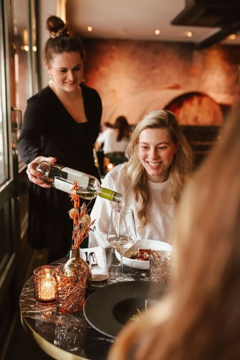 People At Restaurant Photography, Moody Restaurant Photography, Bar Photography People, Restaurant Lifestyle Photography, Restaurant Photography People, Restaurant Photography Photo Ideas, Restaurant Photoshoot Ideas, Restaurant Photoshoot, Lifestyle Photography Food