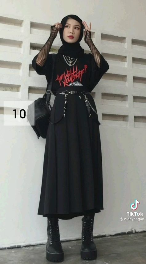 Hijab Alternative Fashion, Grunge Hijab Outfit, Dark Style Outfits, Hijab Grunge, E Girl Outfits, Stile Hijab, Goth Outfit, Muslim Outfits Casual, Muslim Fashion Hijab Outfits