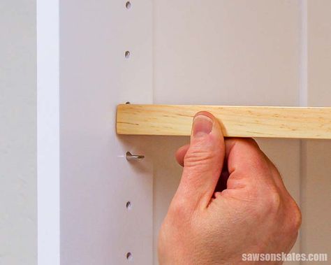 Who knew it was so easy to make adjustable shelves?! I thought I would have to use those clunky metal brackets, but then I learned I could use shelf pin jig instead. All I had to do was clamp the jig and drill holes in the guide. That’s it! Now I can add adjustable shelves to my DIY furniture projects, kitchen cabinets, pantry and more! #kregsponsored #diy #diyfurniture #woodworking #woodworkingtips #woodworkingtools #diywoodprojects #woodworkingjigs Ladder Shelf Diy, Workshop Cabinets, Furniture Shelves, Diy Shelf, Pocket Hole Joinery, Tool Storage Cabinets, Craft Cabinet, Cheap Storage, Woodworking Toys