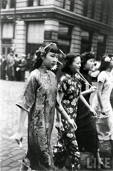 People From The Past, Black And White People, Chinese People, Vintage Everyday, Bw Photo, Chinese Culture, Best Photographers, Vintage Pictures, Black And White Photographs