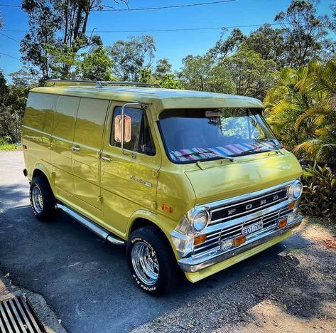 Custom Vans For Sale, Ford Crew Cab, Gmc Vans, Classic Campers, Old School Vans, Classic Volkswagen, Chevy Van, Day Van, Ford Van