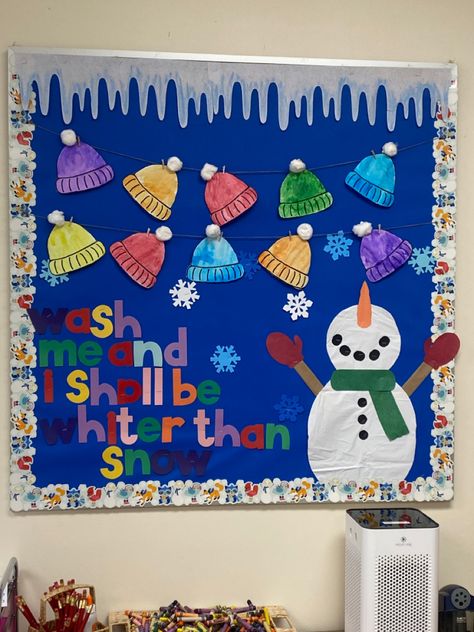 Winter Season Board Decoration For School, Snow Man Bulletin Board Ideas, Winter Board Decoration Ideas School, Daycare Displays, January Bulletin Board For Toddlers, Winter Boards For Preschool, Winter Preschool Bulletin Boards, Winter Bulletin Board Ideas For Daycare, Winter Bulletin Board Ideas For School