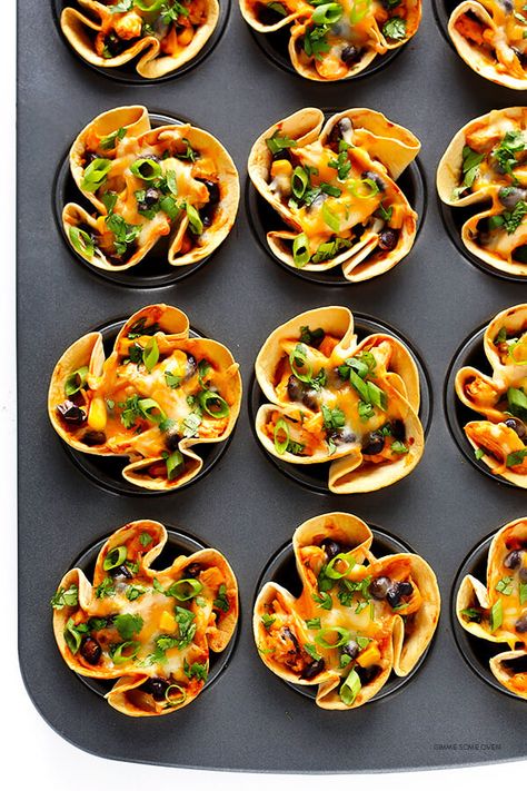 Easy Enchilada Cups | Gimme Some Oven: These Easy Enchilada Cups are quick and simple to make, easy to customize with your favorite enchilada ingredients, and totally delicious! Desserts For Potluck, Dishes For Potluck, Easy Mexican Desserts, Enchilada Cups, Healthy Tailgate, Healthy Tailgate Food, Authentic Mexican Dishes, Toddler Lunch Ideas, Mexican Desserts