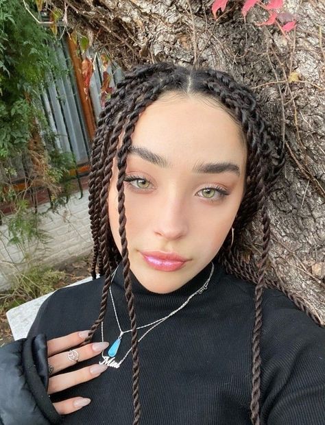 Braids For Hispanic Women, Feed In Styles, Box Braid Ideas, Box Braids Hairstyle, Short Box Braids Hairstyles, Beautiful Dreadlocks, Braided Hairstyle, Stitch Braids, Box Braid