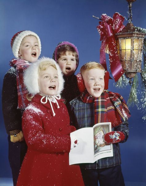 Old Fashioned Photos, Good Old Days, Christmas Kids, Funny Christmas Cards, Old Fashioned Christmas, Old Days, Christmas Past, Noel Christmas, Christmas Music