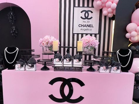 SpecialCreations_byadayg on Instagram: “Chanel candy table set up! #chanel #chanelpartydecor #chanelpartydecoration #chanelpartydecor #chanelfiesta #balloongarland #balloondecor…” Food Table Decorations, Chanel Birthday Party, Chanel Birthday, Paris Tea, Sweet 16 Themes, Chanel Party, 29th Birthday, Dessert Tables, Candy Table