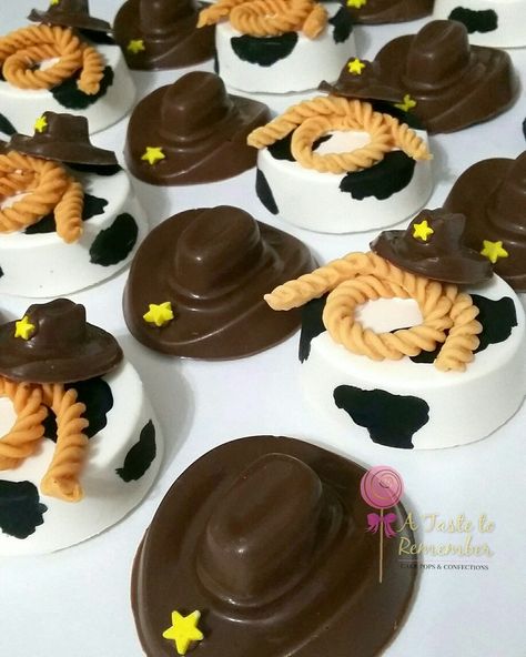 Cowboy Cakesicles, Western Treats, Oreo Pop Tarts, Themed Chocolate Covered Oreos, Italian Hot Chocolate, Gourmet Candy Apples, Tattoos Celebrities, Oreo Treats, Chocolate Covered Cookies