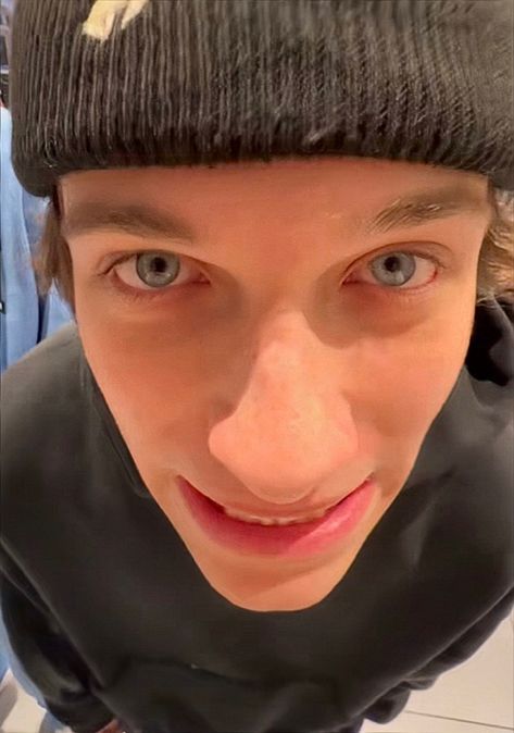 Chris Sturniolo Eyes, Chris Owen, Triplet Babies, Always Watching, Chris Sturniolo, Most Beautiful People, Sam And Colby, Sturniolo Triplets, Hottest Guy Ever