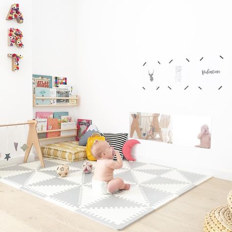 Montessori Toddler Bedroom, Montessori Kids Room, Montessori Infant Room, Montessori Infant, Baby Play Areas, Montessori Nursery, Montessori Bedroom, Baby Playroom, Montessori Playroom