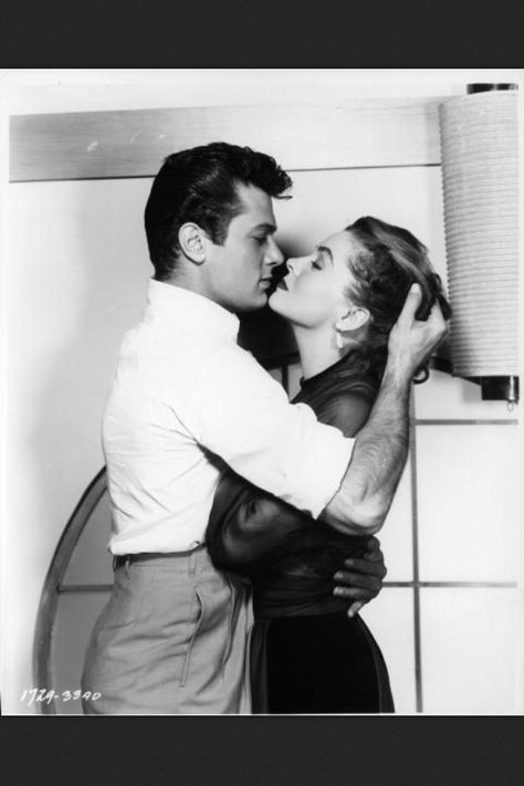 Tony and Joanne Joanne Dru, Tony Curtis, Hollywood Couples, Actor John, Old Hollywood Glam, Guys And Dolls, Movie Couples, Old Love, Hollywood Glam