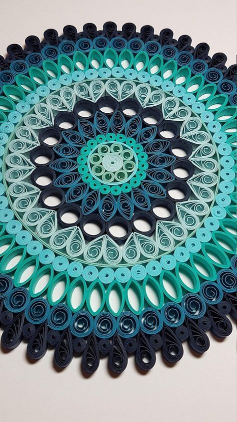 Arte Quilling, Paper Quilling For Beginners, Paper Quilling Cards, Paper Quilling Jewelry, Quilling Work, Desain Quilling, Paper Quilling Patterns, Quilled Paper Art, Quilled Creations