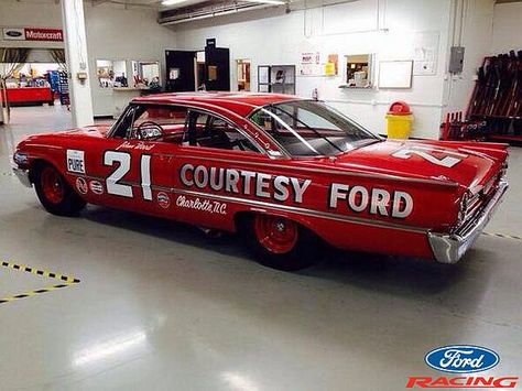 Wood Brothers Racing Tribute: 1961 Ford Starliner NASCAR Edition Nascar Cars, Nascar Race Cars, Racing Photos, Stock Car Racing, Old Race Cars, Ford Galaxie, Drag Racing Cars, Ford Classic Cars, Ford Racing