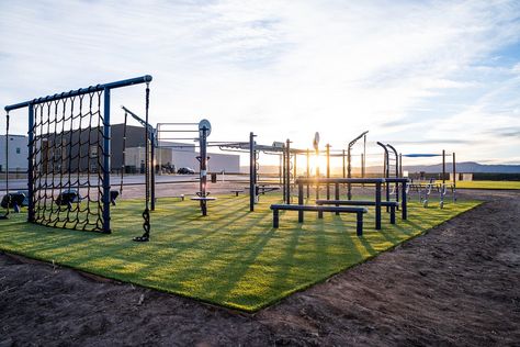 FitGround: The Outdoor Fitness Solution For The Kid In All Of Us Police Academy Training, Outdoor Gym Equipment, Disney Minimalist, Adult Playground, Dream Gym, Gym Design Interior, Luxury Gym, Outdoor Grill Station, Open Gym