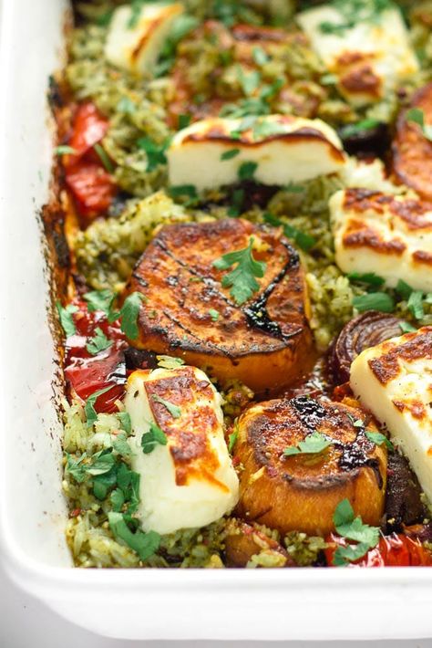 1 Tray Dinners, Healthy Veggie Dinner Recipes, One Tray Vegetarian Meals, Vegetarian Recipes Family, Kitchen Cooking Tray, Vegetable Tray Bake, Vegetarian Hearty Meals, Grill Vegetarian Recipes, Beautiful Vegetarian Dishes