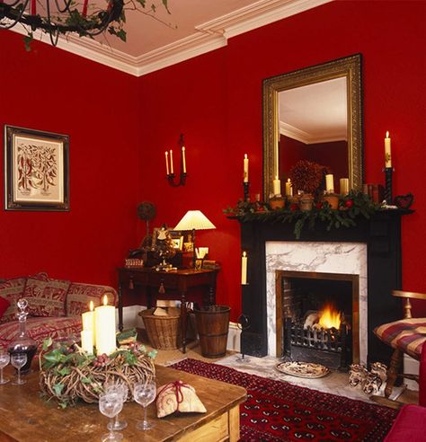 Red Living Room Walls, Red Room Decor, Red Living Room Decor, Burgundy Living Room, Red Living Room, Red Wall Decor, Cozy Christmas Living Room, Red Dining Room, Red Living