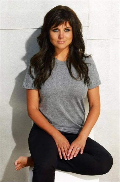 Tiffani Amber Thiessen, Tiffani Thiessen, Cast Photos, Short Bangs, Matt Bomer, Long Hair With Bangs, Long Layered Hair, Grunge Hair, Hair Today