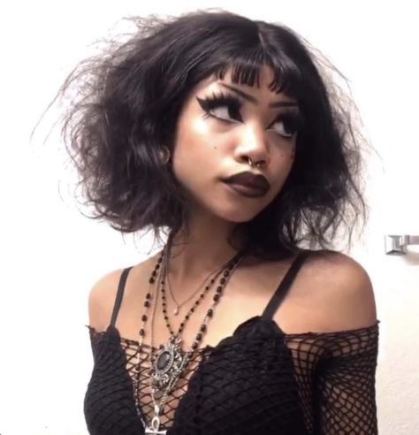 Afro Goth, Vampire Bride, Alt Makeup, Goth Hair, Alt Girls, Alternative Makeup, Interesting Images, Being Creative, Goth Women