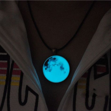 Diy Necklace Easy, Teen Accessories, Diy Statement Necklace, Teen Girl Jewelry, Necklaces For Her, Glowing Moon, Trajes Kylie Jenner, Cool Necklace, Simple Necklaces