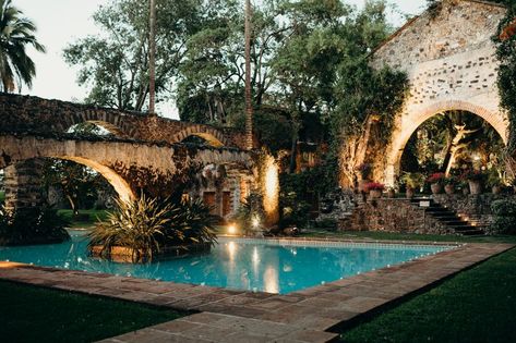 Civil Wedding Venue Ideas, Mexican Hacienda Wedding, Mexico City Wedding, Mexico Wedding Venue, Hacienda Wedding, City Wedding Venues, Tulum Wedding, Garden Venue, Mexican Home Decor