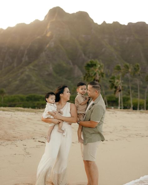 I get so excited when families want me to take their photos bc I know that they will receive photos of their babies that they will cherish forever 🥹🫧👶🏽💞 Oahu family photographer, Hawaii family photographer, Hawaii family photos, Oahu family photos, Oahu beach family photoshoot, Hawaii beach family photos, Hawaii photographer, Oahu family photographer #oahufamilyphotographer #oahufamilyphotography #oahufamily #oahufamilyportraits #oahufamilyphotos #hawaiifamily #hawaiifamilyphotographer #ha... Hawaii Family Pictures, Hawaii Family Photos, Hawaii Family Photoshoot Outfits, Family Photos Hawaii, Hawaii Family Photoshoot, Family Beach Pictures Outfits, Beach Family Photoshoot, Hawaii Photoshoot, Hawaii Pics