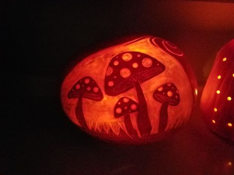 Woodland Pumpkin Carving, Pumpkin Carving Mushroom Ideas, Pumpkin Mushroom Carving, Pumpkin Carving Ideas Fairy, Indie Pumpkin Carving, Mushroom Carved Pumpkin, Plant Pumpkin Carving, Pumpkin Carving Pretty, Mushroom Jack O Lantern