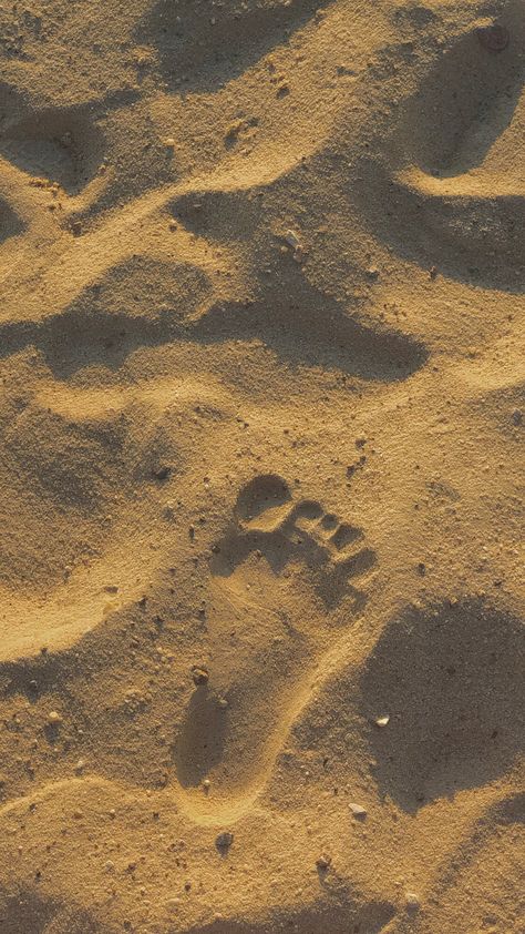 Sand Pics Beach, Footprint On Sand, Footprints Aesthetic, Beach Aesthetic Art, Footprint In Sand, Beach Sand Aesthetic, Sand Footprints, Beach Footprints, Sand Footprint