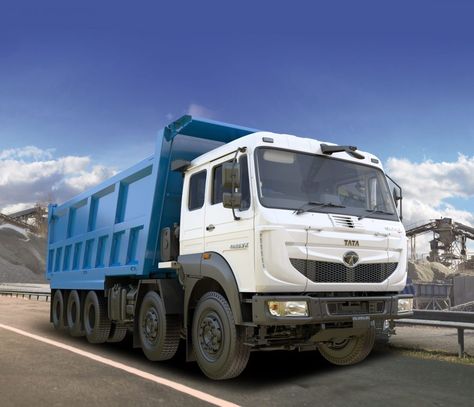 The Tata Signa 4825.TK is a 16 wheeler that can haul payloads of upto 47.5 tonne! Flood Damage, Tata Motors, Bike News, Tipper Truck, Truck Design, Truck Driver, Used Cars, Mumbai, New Era