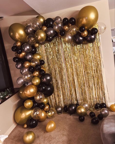 Masquerade Ball School Dance, Masquerade Hoco Theme, Met Gala Decorations Party Planning, Masquerade Bday Party, Midnight Masquerade Prom Theme, Met Gala Themes Party Decorations, Prom Dinner Decoration Ideas, Masquerade Ball Ideas Theme Parties, Met Gala Themed Birthday Party