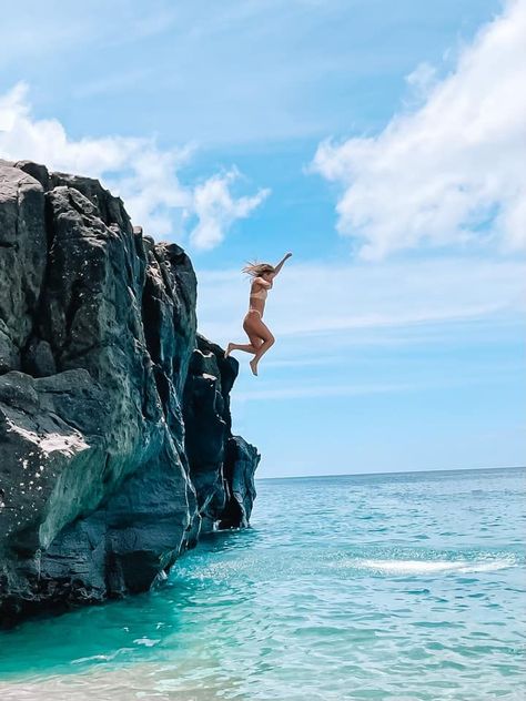 Cliff Jumping - Oahu Hawaii Cliff Jumping In Hawaii, Cliff Diving Aesthetic, Cliff Diving Background, Cliff Jumping Aesthetic, Moving Ocean, F1 Book, Hawaii Birthday, Hawaii Photoshoot, Cliff Jump