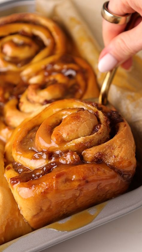 Sticky Toffee Pudding Cinnamon Rolls Pudding Cinnamon Rolls, Desserts For Fall, Date Filling, Cinnamon Dough, Synonym Rolls, Toffee Sauce, Toffee Pudding, Sticky Toffee Pudding, Sticky Toffee