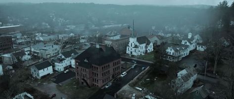 Meet the residents of Castle Rock, the terrifying town right out of Stephen King's nightmares that serves as the setting for the upcoming Hulu Original. Electric Dreams, Old Victorian Homes, Children Of The Corn, Camping Style, Architecture Landmark, Castle Rock, Scary Stories, Find People, Film Set