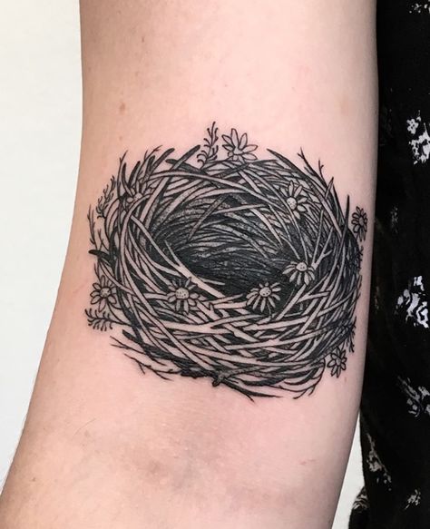 Birds Nest Tattoo Ideas, Hummingbird Nest Tattoo, Bird And Nest Tattoo, Bird Nest Tattoos For Women, Birds Nest Tattoo, Mums Tattoo, Nest Tattoo, Flesh Art, Traditonal Tattoo