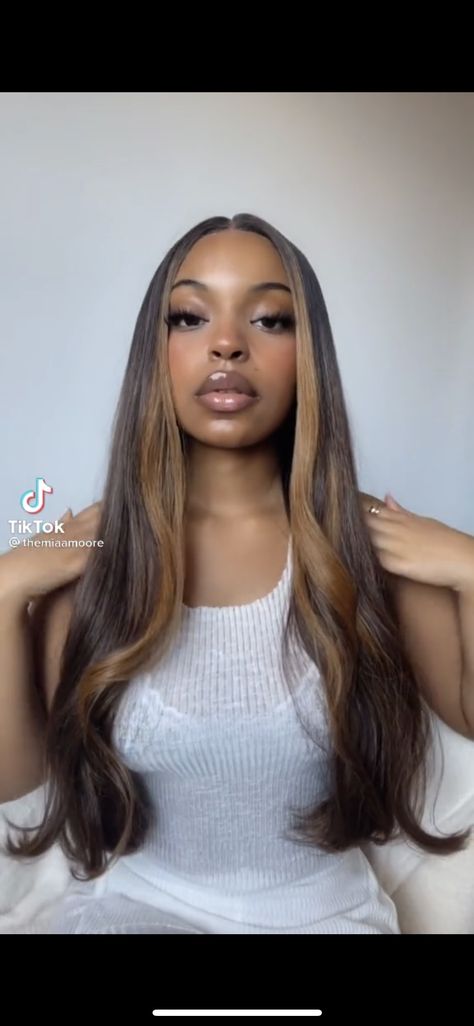 Side Part Extensions, Money Piece Hair Black Women, Fall Hair Black Women, Money Piece Highlights, Piece Highlights, Girl Hair Colors, Money Piece, Based On Your Zodiac Sign, Haircut And Color