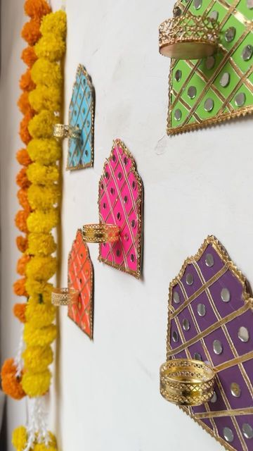 Diwali Diya Decoration On Wall, Jharokha Designs Diy, Diwali Outdoor Decor, Bharatnatyam Arangetram Decoration, Rajasthani Decoration Ideas Diy, Pooja Room Decoration Ideas Indian, Home Decor Ideas For Festival, Graha Pravesh Decoration, Diy Wedding Wall Decor