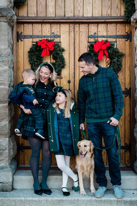 Family Christmas Card Photos | Holiday Card Ideas | Family Photo Outfits | Family Outfits | Christmas Outfits Holiday Family Outfits, Matching Family Christmas Outfits, Holiday Card Ideas, Holiday Photos Outfits, Family Christmas Pictures Outfits, Christmas Photos Outfits, Christmas Card Photos, Christmas Pictures Outfits, Christmas Family Photoshoot