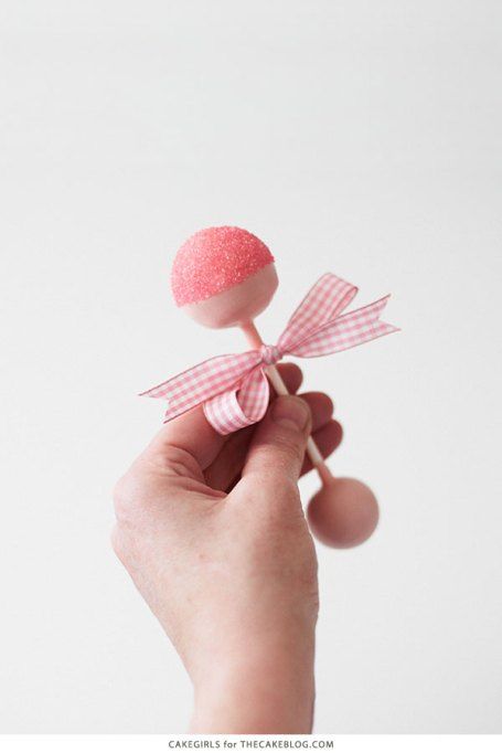 28 Baby Shower Favors That Don't Suck: Cake Pop Rattles Rattle Cake Pops, Cake Pop Receita, Baby Shower Party Food, Baby Shower Favors Diy, Baby Shower Cake Pops, Cake Pops How To Make, Baby Shower Treats, Cake Pop Recipe, Cake Blog