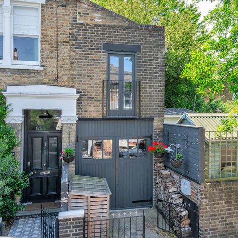 Narrow House Renovation, London Small House, Small London House, Small London Flat, Small Townhouse, Small Terraced House Interior, London Townhouse Interior, Narrow French Doors, London House Interior