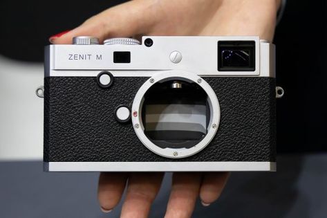 External Design, Fotocamere Vintage, Manual Photography, I Am Confused, Vintage Film Camera, Diy Camera, Old Cameras, Leica M, Rangefinder Camera