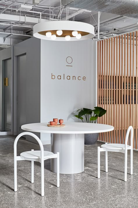 Studio Entrance, Mini Lounge, Wellness Center Design, Boutique Fitness Studio, Studio Mini, Studio Pilates, Yoga Studio Design, Fitness Boutique, Wellness Studio