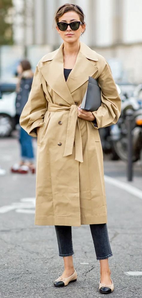 Eleonore Toulin, Straight Dark Jeans, Oversized Striped Shirt, Expensive Fashion, Chanel Flats, Gina Lollobrigida, Quoi Porter, Flats Outfit, 2020 Fashion Trends