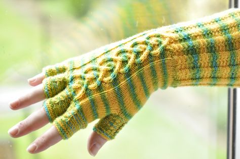 Daffodil Love Gloves Cable Knit Fingerless Gloves Free Pattern, Cable Fingerless Gloves, Fingerless Mittens Pattern, Crochet Arm Warmers, Knitted Gloves Mittens, Knitting Gloves Pattern, Fingerless Gloves Knitted Pattern, Knitted Fingerless Gloves, Beanie Knitting Patterns Free