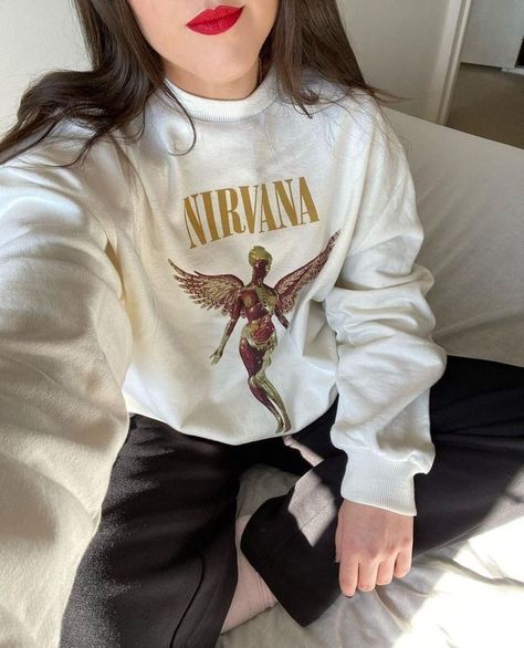 Nirvana Sweatshirt Outfit, Person Wearing Hoodie, Nirvana Outfit, Nirvana Hoodie, Hoddies Outfits, Nirvana Sweatshirt, Chav Outfits, Grunge Sweatshirt, Math Tutorials