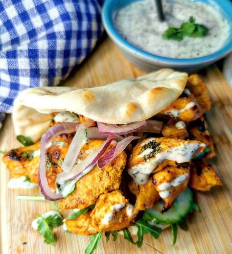 ✿ Lindsey Duffy SW ✿ on Instagram: “Chicken Tikka Folded Flatbread with Mint Yoghurt Drizzle ❤️ Oh yes! This was absolutely delicious and so simple to make using just a…” Chicken Flat Bread, Chicken Flatbread, Flat Bread, Chicken Tikka, Oh Yes, Flatbread, Meal Ideas, Mint, Bread